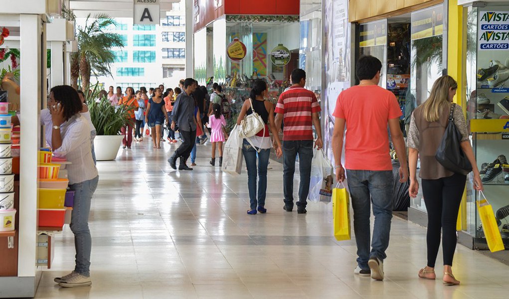 Shopping no centro de Brasília tem movimento intenso no último fim de semana antes do Natal (Foto: Paulo Emílio) Shopping no centro de Brasília tem movimento intenso no último fim de semana antes do Natal
