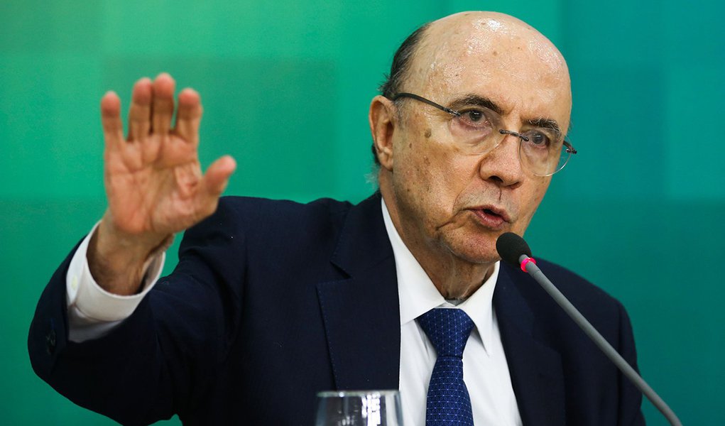 Brasília - O ministro da Fazenda, Henrique Meirelles, durante coletiva no Palácio do Planalto, anunciou o déficit primário para o próximo ano em R$ 139 bilhões (Valter Campanato/Agência Brasil) (Foto: Paulo Emílio) Brasília - O ministro da Fazenda, Henrique Meirelles, durante coletiva no Palácio do Planalto, anunciou o déficit primário para o próximo ano em R$ 139 bilhões (Valter Campanato/Agência Brasil)