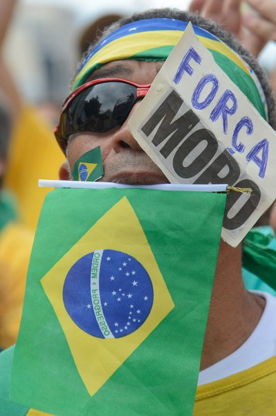Rio de Janeiro - Manifestantes protestam na praia de Copacabana, na manhã de hoje (4), a favor da Lava Jato e do juíz Sergio Moro. (Tomaz Silva/Agência Brasil) (Foto: Rodolfo Alves Pereira) Rio de Janeiro - Manifestantes protestam na praia de Copacabana, na manhã de hoje (4), a favor da Lava Jato e do juíz Sergio Moro. (Tomaz Silva/Agência Brasil)