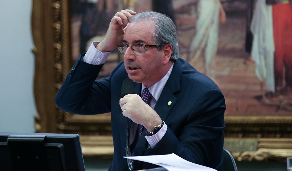Bras�lia - O deputado Eduardo Cunha come�ou sua defesa na Comiss�o de Constitui��o e Justi�a da C�mara dizendo que o processo de cassa��o contra ele teve motiva��o pol�tica (Fabio Rodrigues Pozzebom/Ag�ncia Brasil) (Foto: Aquiles Lins) Bras�lia - O deputado Eduardo Cunha come�ou sua defesa na Comiss�o de Constitui��o e Justi�a da C�mara dizendo que o processo de cassa��o contra ele teve motiva��o pol�tica (Fabio Rodrigues Pozzebom/Ag�ncia Brasil)