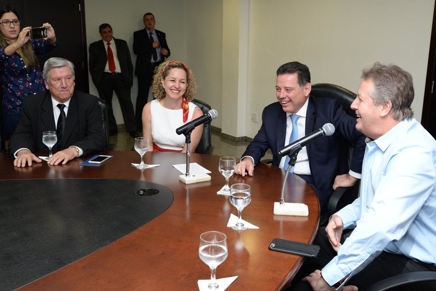 Governador Marconi Perillo, assinatura de protocolo de Inten��es com a Empresa Sierra M�veis Ltda. Diretor Geral Luiz Andr� Tissot. Foto: Wagnas Cabral Data: 01.07.2016 (Foto: José Barbacena) Governador Marconi Perillo, assinatura de protocolo de Inten��es com a Empresa Sierra M�veis Ltda. Diretor Geral Luiz Andr� Tissot. Foto: Wagnas Cabral Data: 01.07.2016