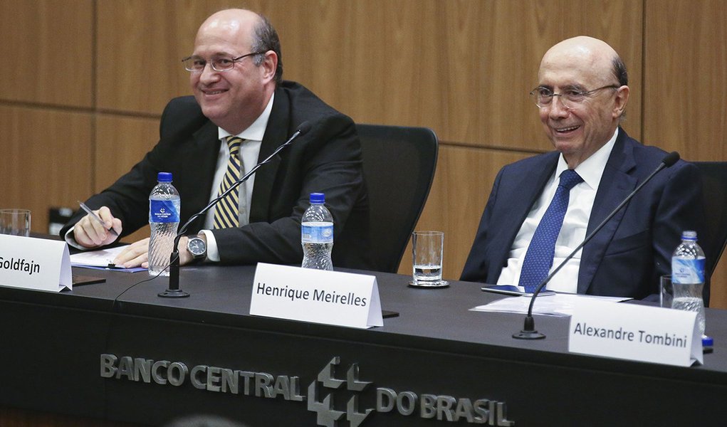 Brasília - Cerimônia de transferência da presidência do Banco Central, participam o novo presidente, Ilan Goldfajn e o ministro da Fazenda Henrique Meirelles (Fabio Rodrigues Pozzebom/Agência Brasil) (Foto: Leonardo Attuch) Brasília - Cerimônia de transferência da presidência do Banco Central, participam o novo presidente, Ilan Goldfajn e o ministro da Fazenda Henrique Meirelles (Fabio Rodrigues Pozzebom/Agência Brasil)