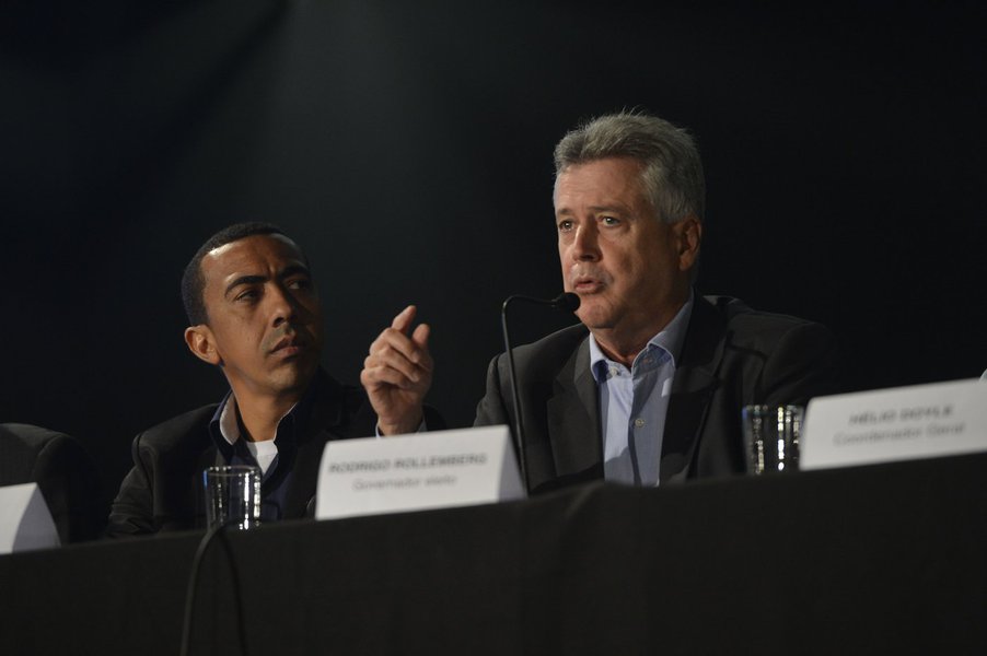 Rodrigo Rollemberg concede entrevista para apresentar o diagnóstico e o mapa de riscos do Distrito Federal, a sua esquerda o vice-governador Renato Santana (José Cruz/Agência Brasil) (Foto: Gisele Federicce) Rodrigo Rollemberg concede entrevista para apresentar o diagnóstico e o mapa de riscos do Distrito Federal, a sua esquerda o vice-governador Renato Santana (José Cruz/Agência Brasil)