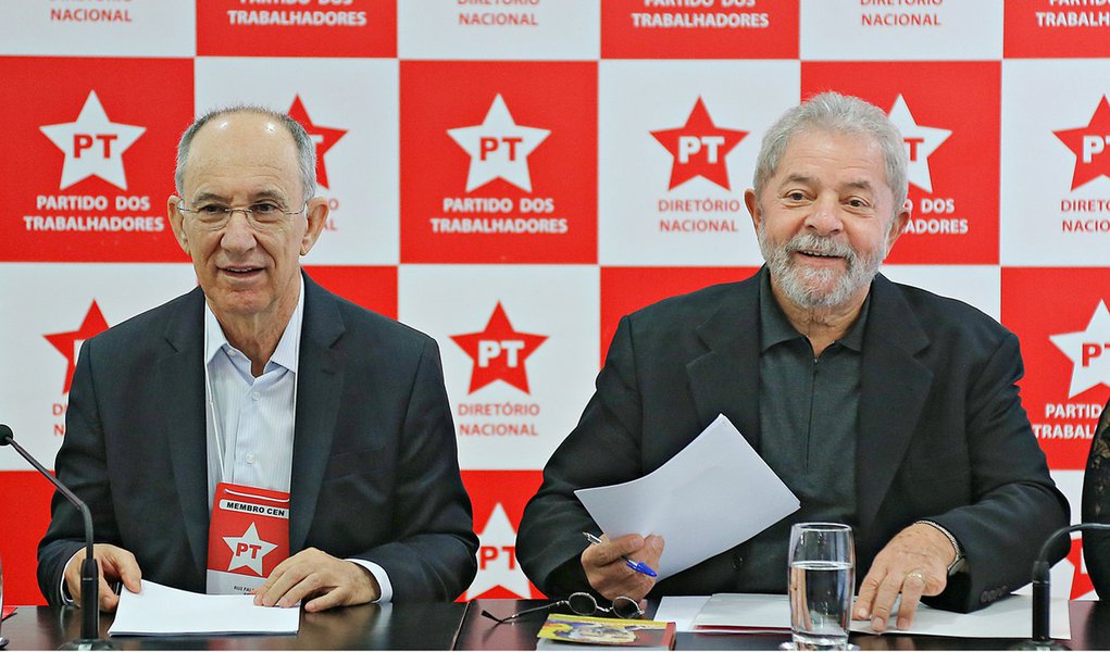Sao Paulo 30/09/2015 Ex-Presidente Lula se reune com a executiva Nacional do Partido dos Trabalhadores para debater a conjuntura Nacional e a mobilização do PT. Foto: Ricardo Stuckert/ Instituto Lula (Foto: Bepe Damasco) Sao Paulo 30/09/2015 Ex-Presidente Lula se reune com a executiva Nacional do Partido dos Trabalhadores para debater a conjuntura Nacional e a mobilização do PT. Foto: Ricardo Stuckert/ Instituto Lula