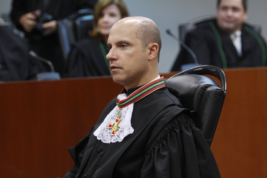faustodesanctis- BRASIL - SAO PAULO - SP - 28/01/2011 - NACIONAL - CIDADES - POSSE DO DESEMBARGADOR FEDERAL FAUSTO DE SANCTIS - (Foto: Giuliana Miranda) faustodesanctis- BRASIL - SAO PAULO - SP - 28/01/2011 - NACIONAL - CIDADES - POSSE DO DESEMBARGADOR FEDERAL FAUSTO DE SANCTIS -