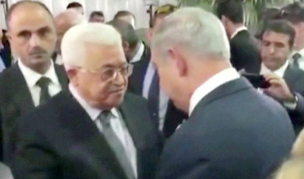 Imagem retirada de vídeo de encontro entre presidente palestino, Mahmoud Abbas, e premiê israelense, Benjamin Netanyahu, em Jerusalém. 30/09/2016 . REUTERS/Ch.10 via Reuters TV (Foto: Gustavo Conde) Imagem retirada de vídeo de encontro entre presidente palestino, Mahmoud Abbas, e premiê israelense, Benjamin Netanyahu, em Jerusalém. 30/09/2016 . REUTERS/Ch.10 via Reuters TV