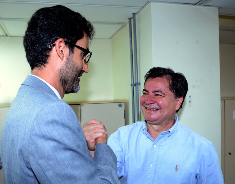 Brasília – O senador boliviano Roger Pinto Molina presta depoimento acompanhado pelo diplomata Eduardo Saboia, ex-encarrregado de Negócios do Brasil na Bolívia, na 4ª Vara de Justiça de Brasília (Foto: Paulo Emílio) Brasília – O senador boliviano Roger Pinto Molina presta depoimento acompanhado pelo diplomata Eduardo Saboia, ex-encarrregado de Negócios do Brasil na Bolívia, na 4ª Vara de Justiça de Brasília