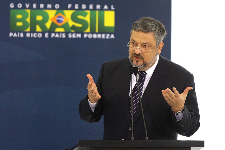 D500 BSB DF - DILMA/CDES - POLITICA - O ministro da Casa Civil, Antonio Palocci discursa durante a 37� Reuni�o do Conselho de Desenvolvimento Econ�mico e Social (CDES), no Palacio do Planalto, em Bras�lia. 26/04/2011. FOTO: DIDA SAMPAIO/AE (Foto: Valter Pomar) D500 BSB DF - DILMA/CDES - POLITICA - O ministro da Casa Civil, Antonio Palocci discursa durante a 37� Reuni�o do Conselho de Desenvolvimento Econ�mico e Social (CDES), no Palacio do Planalto, em Bras�lia. 26/04/2011. FOTO: DIDA SAMPAIO/AE