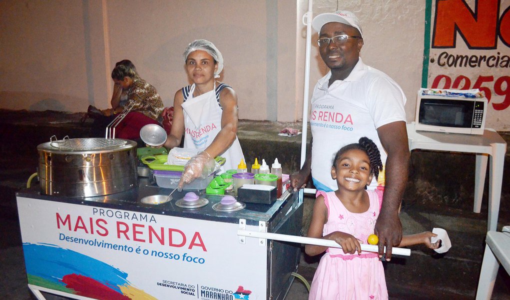 Leide e Chagas comemoram o resultado satisfatório obtido com o Programa ‘Mais Renda’. Foto: Izabella Silveira (Foto: Leonardo Lucena) Leide e Chagas comemoram o resultado satisfatório obtido com o Programa ‘Mais Renda’. Foto: Izabella Silveira