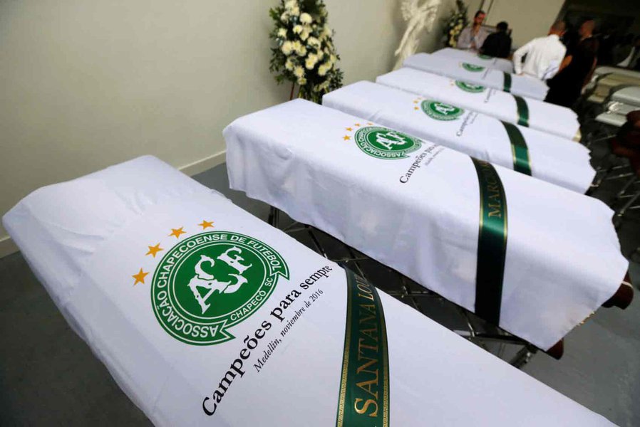 Caixão velório chapecoense (Foto: Giuliana Miranda) Caixão velório chapecoense
