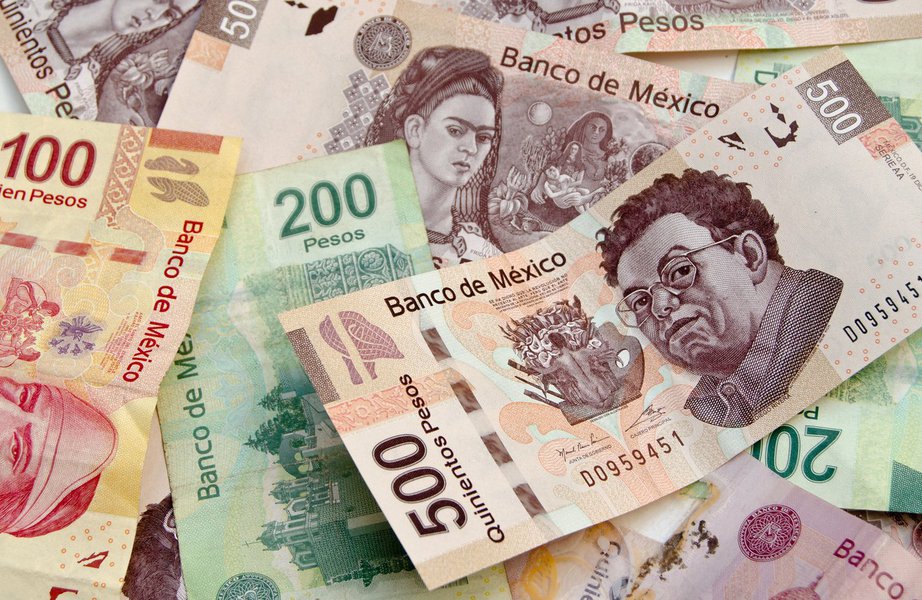Mexican Pesos, bank notes, currency bills, money background (Foto: Leonardo Attuch) Mexican Pesos, bank notes, currency bills, money background