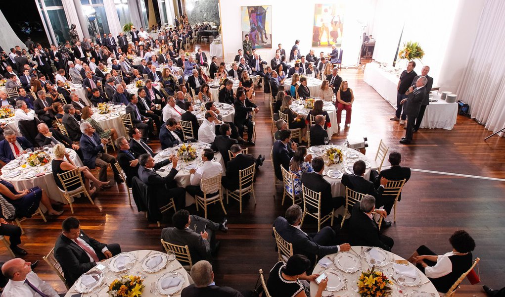Brasília - DF 09/10/2016. Presidente Michel Temer acompanhado dos Presidentes da Câmara e do Senado, Rodrigo Maia e Renan Calheiros durante jantar com a base aliada no Palácio da Alvorada.Foto: Beto Barata/PR (Foto: Gisele Federicce) Brasília - DF 09/10/2016. Presidente Michel Temer acompanhado dos Presidentes da Câmara e do Senado, Rodrigo Maia e Renan Calheiros durante jantar com a base aliada no Palácio da Alvorada.Foto: Beto Barata/PR