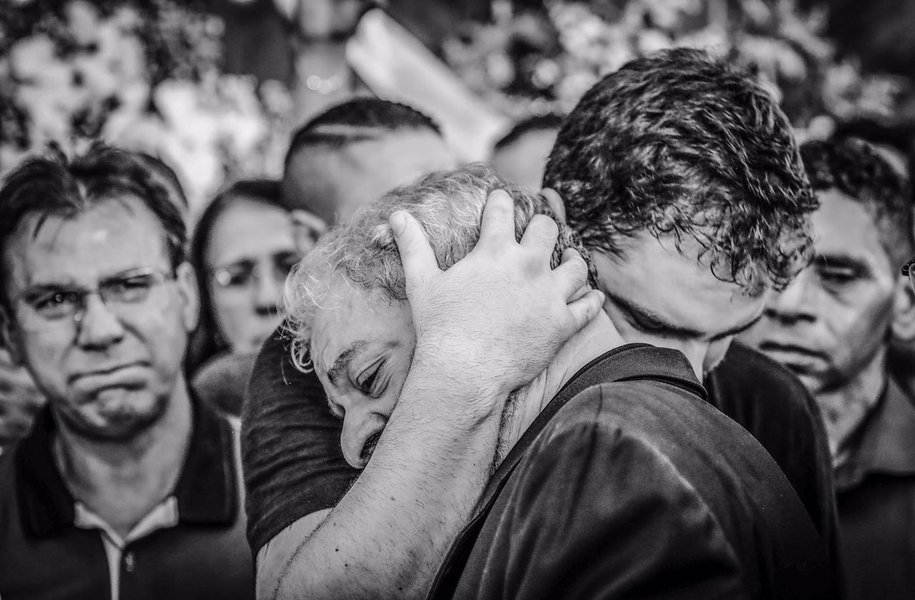 Lula no velório de Dona Marisa (Foto: Tereza Cruvinel) Lula no velório de Dona Marisa