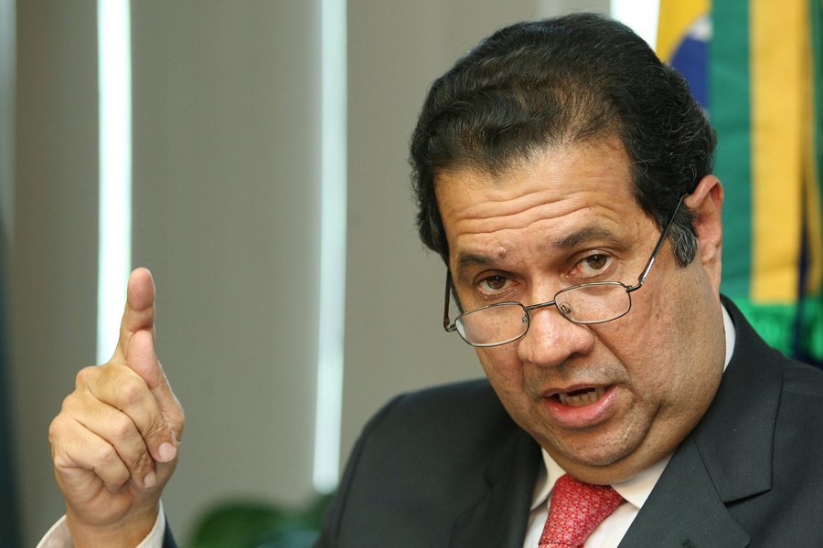 Brasil, Bras�lia, DF. 19/01/2009. O ministro do Trabalho e Emprego, Carlos Lupi, durante entrevista coletiva na sede do minist�rio, em Bras�lia. (Foto: Gustavo Conde) Brasil, Bras�lia, DF. 19/01/2009. O ministro do Trabalho e Emprego, Carlos Lupi, durante entrevista coletiva na sede do minist�rio, em Bras�lia.