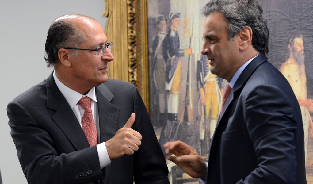Brasília - O governador de São Paulo, Geraldo Alckimim, e o senador Aécio Neves, durante Seminário Nacional sobre Aplicação de Medidas Socioeducativas a Adolescentes Infratores, na Câmara dos Deputados (Foto: Giuliana Miranda) Brasília - O governador de São Paulo, Geraldo Alckimim, e o senador Aécio Neves, durante Seminário Nacional sobre Aplicação de Medidas Socioeducativas a Adolescentes Infratores, na Câmara dos Deputados