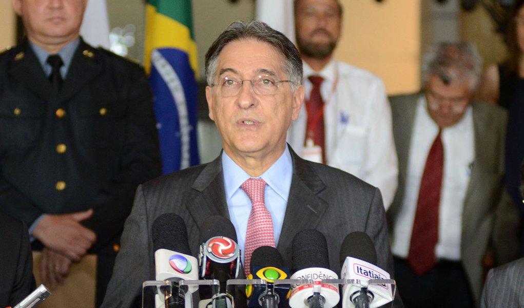 Governador Fernando Pimentel participa da Instalação do Comitê de Enfrentamento à Dengue, Chikungunya e Zica Virus. 28-12-2015 Palácio da Liberdade. Foto: Manoel Marques/imprensa-MG (Foto: Leonardo Lucena) Governador Fernando Pimentel participa da Instalação do Comitê de Enfrentamento à Dengue, Chikungunya e Zica Virus. 28-12-2015 Palácio da Liberdade. Foto: Manoel Marques/imprensa-MG