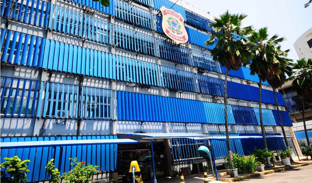 Policia Federal investiga Terreno da Uni�o no Recife (Foto: Paulo Emílio) Policia Federal investiga Terreno da Uni�o no Recife