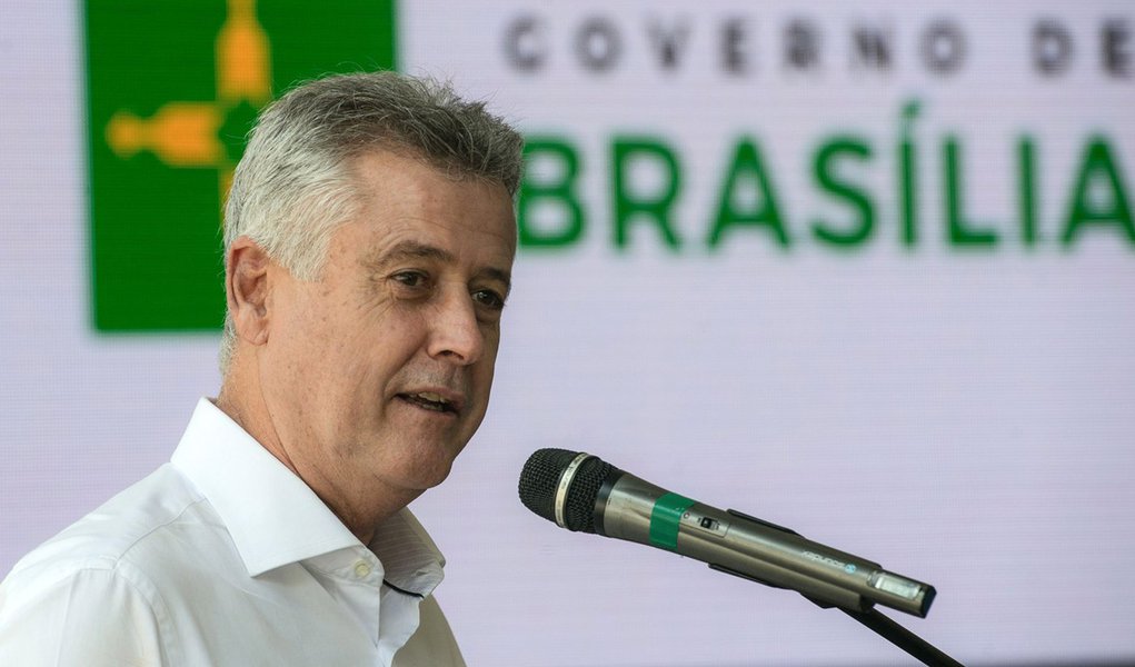 Brasília- DF- Brasil- 18/04/2015- Em comemoração ao aniversário de 55 anos de Brasília, o Governador do DF, Rodrigo Rollemberg, homenageia os pioneiros que participaram da construção da Capital ( Marcelo Camargo/Agência Brasil) (Foto: Charles Nisz) Brasília- DF- Brasil- 18/04/2015- Em comemoração ao aniversário de 55 anos de Brasília, o Governador do DF, Rodrigo Rollemberg, homenageia os pioneiros que participaram da construção da Capital ( Marcelo Camargo/Agência Brasil)
