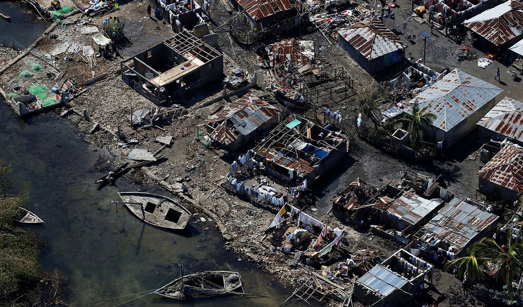 Casas destruídas após passagem do furacão Matthew em Corail, Haiti. 08/10/2016 REUTERS/Carlos Garcia Rawlins (Foto: Tereza Cruvinel) Casas destruídas após passagem do furacão Matthew em Corail, Haiti. 08/10/2016 REUTERS/Carlos Garcia Rawlins