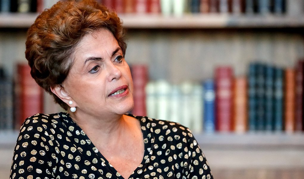 Brasília - DF, 27/07/2016. Presidenta Dilma Rousseff entrevista para Jornal Asahi Shimbun no Palácio da Alvorada. Foto: Roberto Stuckert Filho/PR (Foto: José Barbacena) Brasília - DF, 27/07/2016. Presidenta Dilma Rousseff entrevista para Jornal Asahi Shimbun no Palácio da Alvorada. Foto: Roberto Stuckert Filho/PR