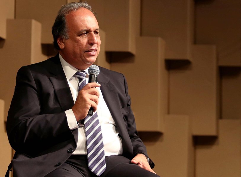 08.04.2015 - Brasília - BSB-Distrito Federal - Governador Luiz Fernando Pezão, participa d (Foto: Paulo Emílio) 08.04.2015 - Brasília - BSB-Distrito Federal - Governador Luiz Fernando Pezão, participa d
