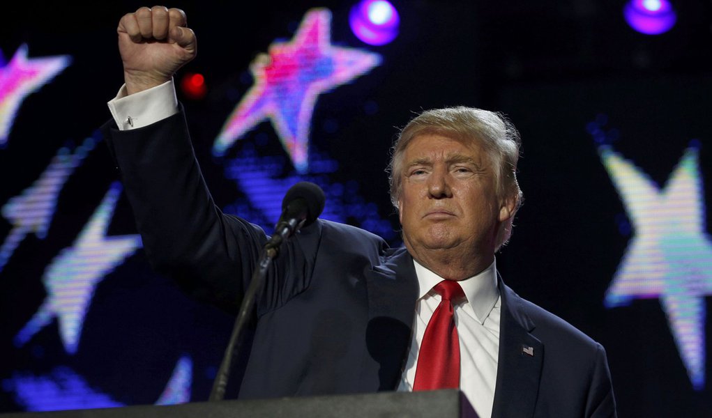 Republican presidential nominee Donald Trump speaks at a Bollywood-themed charity concert put on by the Republican Hindu Coalition in Edison, New Jersey, U.S. October 15, 2016. REUTERS/Jonathan Ernst/File Photo (Foto: Paulo Emílio) Republican presidential nominee Donald Trump speaks at a Bollywood-themed charity concert put on by the Republican Hindu Coalition in Edison, New Jersey, U.S. October 15, 2016. REUTERS/Jonathan Ernst/File Photo