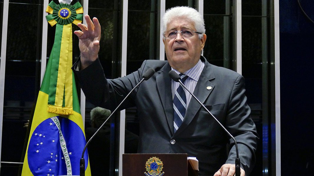 requião
(Foto: Charles Nisz) requião