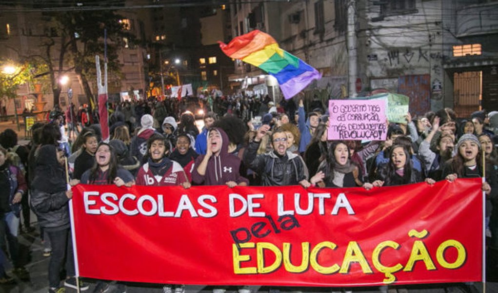 09/06/2016 - PORTO ALEGRE, RS - Segundo ato dos estudantes das escolas ocupadas. Foto: Guilherme Santos/Sul21 (Foto: Michel Zaidan) 09/06/2016 - PORTO ALEGRE, RS - Segundo ato dos estudantes das escolas ocupadas. Foto: Guilherme Santos/Sul21