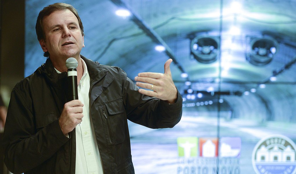Rio de Janeiro - O prefeito Eduardo Paes visita o novo Túnel Prefeito Marcello Alencar. Obra que faz parte da reestruturação urbana da região portuária do Rio e que terá a primeira galeria inaugurada no dia 19 de junho. (Tânia Rêgo/Agência Brasil) (Foto: Leonardo Lucena) Rio de Janeiro - O prefeito Eduardo Paes visita o novo Túnel Prefeito Marcello Alencar. Obra que faz parte da reestruturação urbana da região portuária do Rio e que terá a primeira galeria inaugurada no dia 19 de junho. (Tânia Rêgo/Agência Brasil)
