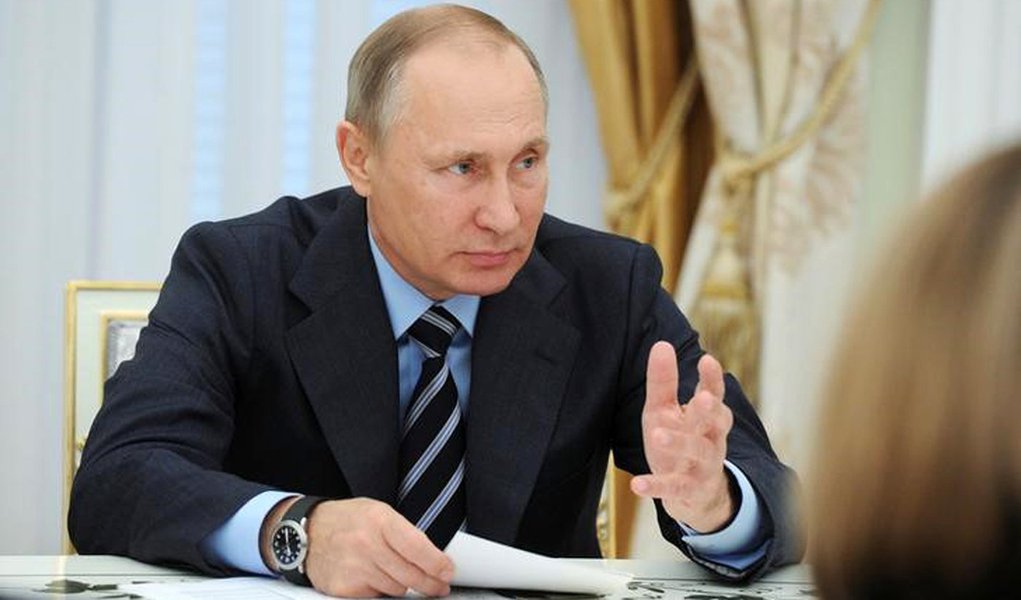 Russian President Vladimir Putin attends a meeting with members of the Central Election Commission at the Kremlin in Moscow, Russia, September 23, 2016. Sputnik/Kremlin/Michael Klimentyev via REUTERS (Foto: Valter Lima) Russian President Vladimir Putin attends a meeting with members of the Central Election Commission at the Kremlin in Moscow, Russia, September 23, 2016. Sputnik/Kremlin/Michael Klimentyev via REUTERS