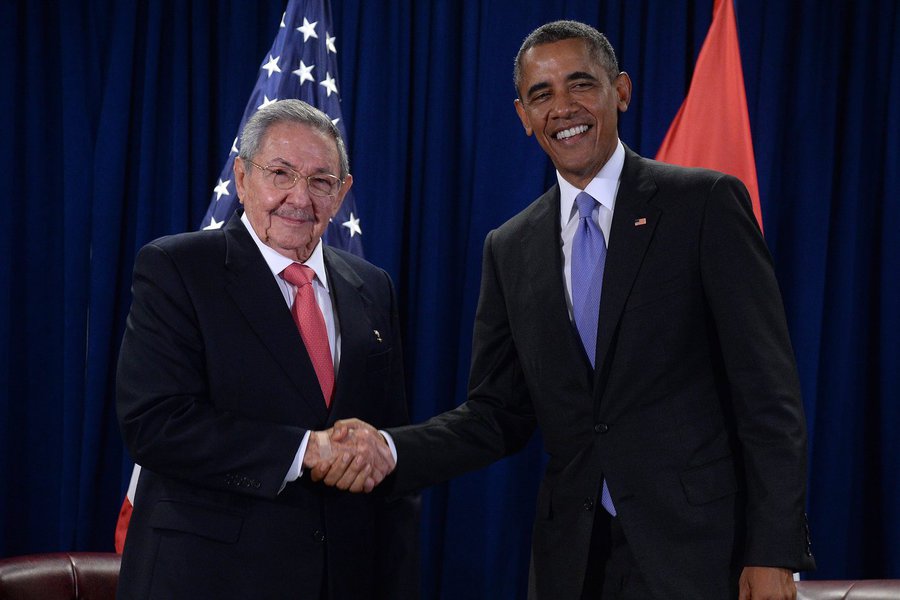 epa04955784 US President Barack Obama (R) attends a bilateral meeting with Cuban President Raul Castro at the United Nations headquarters in New York, New York, 29 September 2015. EPA/BEHAR ANTHONY / POOL (Foto: Reinaldo) epa04955784 US President Barack Obama (R) attends a bilateral meeting with Cuban President Raul Castro at the United Nations headquarters in New York, New York, 29 September 2015. EPA/BEHAR ANTHONY / POOL