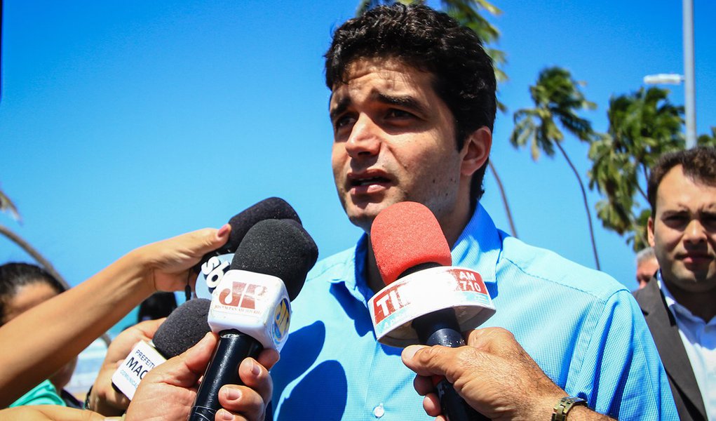 Ministro do Turismo, Henrique Eduardo Alves, visita a Via Litorânea. Foto: Pei Fon/ Secom Maceió (Foto: Leonardo Lucena) Ministro do Turismo, Henrique Eduardo Alves, visita a Via Litorânea. Foto: Pei Fon/ Secom Maceió