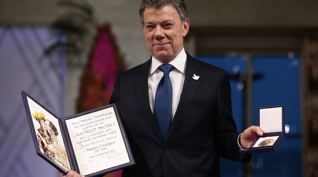 Juan manuel Santos recebe o Nobel da Paz em 2016 (Foto: Giuliana Miranda) Juan manuel Santos recebe o Nobel da Paz em 2016