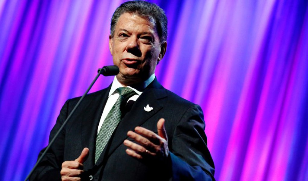 Colombia's President Juan Manuel Santos speaks to guests after receiving the Clinton Global Citizen Award in New York, U.S., September 19, 2016. REUTERS/Eduardo Munoz/File Photo (Foto: Paulo Emílio) Colombia's President Juan Manuel Santos speaks to guests after receiving the Clinton Global Citizen Award in New York, U.S., September 19, 2016. REUTERS/Eduardo Munoz/File Photo