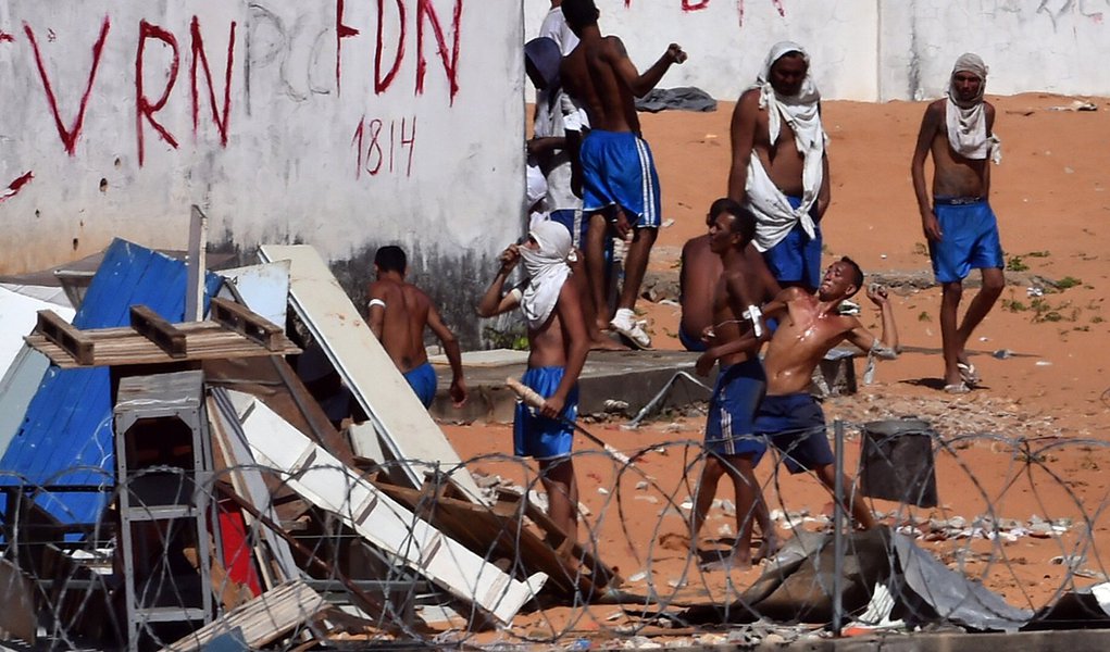 Presos de facções rivais entram em confronto na prisão de Alcaçuz em Natal. 19/1/2017. REUTERS/Josemar Gonçalves (Foto: Charles Nisz) Presos de facções rivais entram em confronto na prisão de Alcaçuz em Natal. 19/1/2017. REUTERS/Josemar Gonçalves