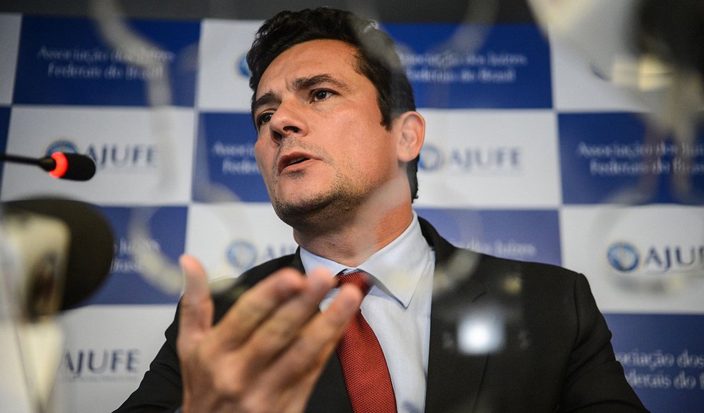 Brasília- DF- Brasil- 07/04/2015- O juiz federal Sérgio Moro participa de apresentação de um conjunto de medidas contra a impunidade e pela efetividade da Justiça, na sede Associação dos Juízes Federais do Brasil (Fabio Rodrigues Pozzebom/Agência Brasil) (Foto: Ribamar Fonseca) Brasília- DF- Brasil- 07/04/2015- O juiz federal Sérgio Moro participa de apresentação de um conjunto de medidas contra a impunidade e pela efetividade da Justiça, na sede Associação dos Juízes Federais do Brasil (Fabio Rodrigues Pozzebom/Agência Brasil)