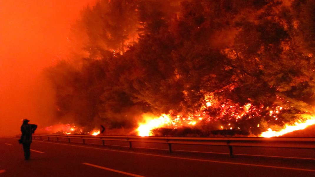 Incêndio florestal em Valparaíso, Chile (Foto: Paulo Emílio) Incêndio florestal em Valparaíso, Chile