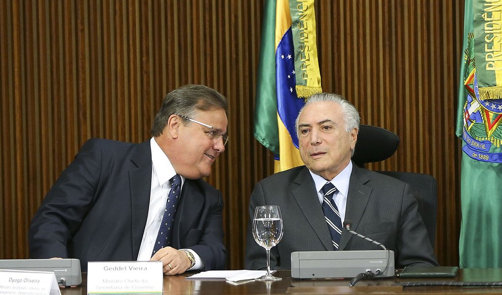Brasília - O ministro da Secretaria de Governo, Geddel Vieira Lima, e o presidente interino Michel Temer durante reunião com líderes da Câmara e do Senado, no Palácio do Planalto. (Marcelo Camargo/Agência Brasil) (Foto: Felipe L. Goncalves) Brasília - O ministro da Secretaria de Governo, Geddel Vieira Lima, e o presidente interino Michel Temer durante reunião com líderes da Câmara e do Senado, no Palácio do Planalto. (Marcelo Camargo/Agência Brasil)
