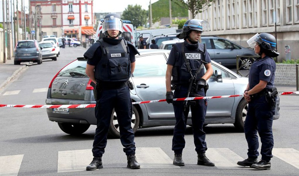Policiais franceses vistos em Paris. 21/07/2016 REUTERS/Charles Platiau (Foto: Paulo Emílio) Policiais franceses vistos em Paris. 21/07/2016 REUTERS/Charles Platiau