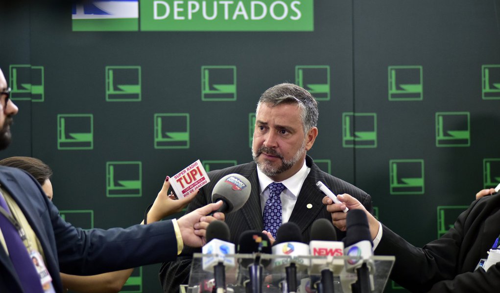 Brasília- DF- Brasil- 01/04/2016- Dep. Paulo Pimenta (PT - RS), concede entrevista. Foto: Zeca Ribeiro/ Câmara dos Deputados (Foto: Leonardo Attuch) Brasília- DF- Brasil- 01/04/2016- Dep. Paulo Pimenta (PT - RS), concede entrevista. Foto: Zeca Ribeiro/ Câmara dos Deputados
