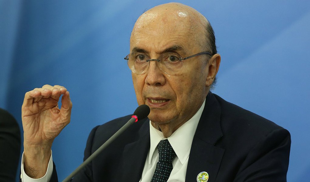 Brasília - O ministro da Fazenda, Henrique Meirelles, fala sobre projeto do Orçamento Geral da União de 2017, enviado hoje (31) ao Congresso Nacional (Valter Campanato/Agência Brasil) (Foto: Leonardo Attuch) Brasília - O ministro da Fazenda, Henrique Meirelles, fala sobre projeto do Orçamento Geral da União de 2017, enviado hoje (31) ao Congresso Nacional (Valter Campanato/Agência Brasil)