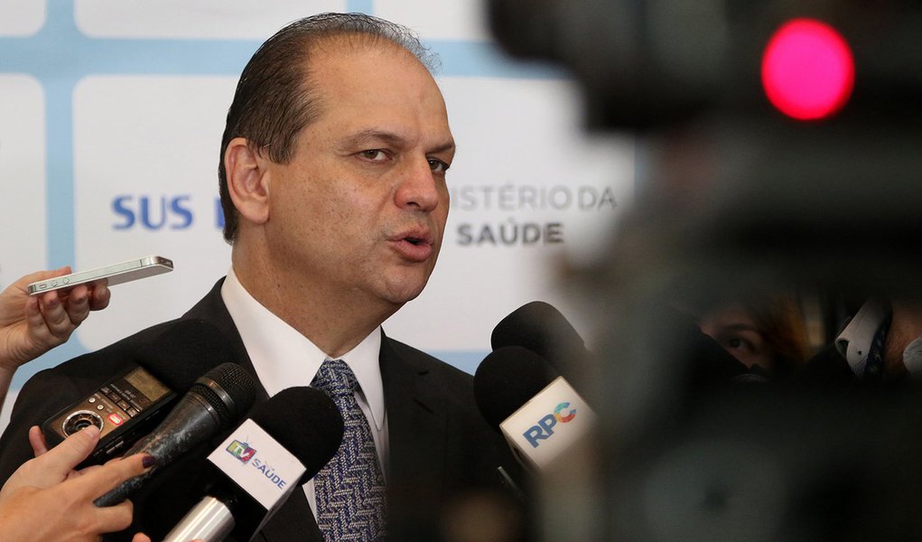 ministro da Saúde, Ricardo Barros, durante assinatura das portarias de habilitação dos novos serviços de saúde. Curitiba (PR), 17/10/2016. Foto: Rodrigo Nunes/MS (Foto: Leonardo Attuch) ministro da Saúde, Ricardo Barros, durante assinatura das portarias de habilitação dos novos serviços de saúde. Curitiba (PR), 17/10/2016. Foto: Rodrigo Nunes/MS