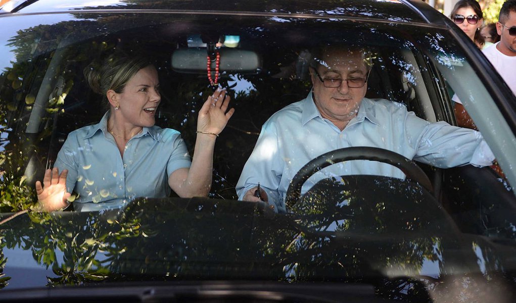 Na foto, a ministra-chefe da Casa Civil, Gleisi Hoffmann, e o ministro das Comunicações, Paulo Bernardo (Foto: Giuliana Miranda) Na foto, a ministra-chefe da Casa Civil, Gleisi Hoffmann, e o ministro das Comunicações, Paulo Bernardo