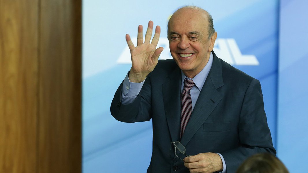 Brasília - Ministro das Relações Exteriores, José Serra, fala à imprensa após reunião com o presidente Michel Temer, no Palácio do Planalto (Valter Campanato/Agência Brasil) (Foto: Laurez Cerqueira) Brasília - Ministro das Relações Exteriores, José Serra, fala à imprensa após reunião com o presidente Michel Temer, no Palácio do Planalto (Valter Campanato/Agência Brasil)