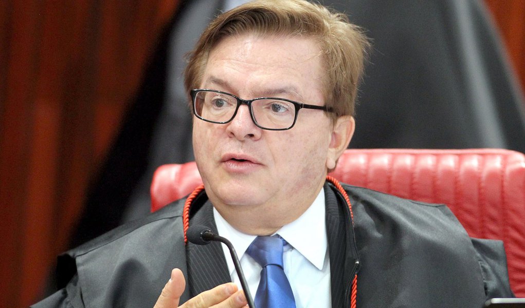 Ministro Herman Benjamin durante sess�o plen�ria do TSE. Bras�lia-DF, 17/12/2015 Foto: Roberto Jayme/ASICS/TSE (Foto: Leonardo Attuch) Ministro Herman Benjamin durante sess�o plen�ria do TSE. Bras�lia-DF, 17/12/2015 Foto: Roberto Jayme/ASICS/TSE