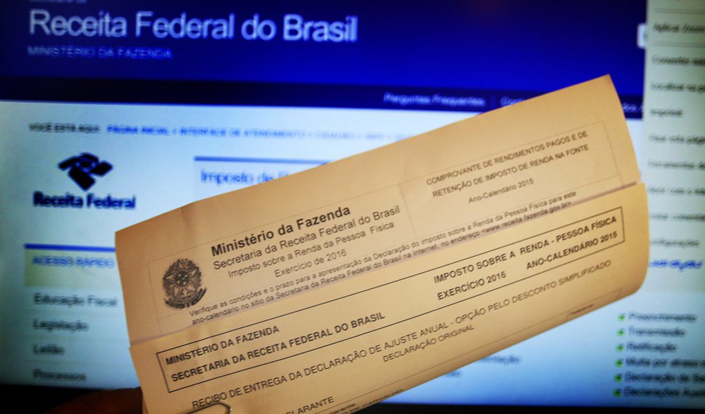 S'ao paulo 21 abril 2016 dia 29 de abril [e o ultimo dia para entrega do imposto de renda. foto Fernanda Carvalho fotospublicas (Foto: Paulo Emílio) S'ao paulo 21 abril 2016 dia 29 de abril [e o ultimo dia para entrega do imposto de renda. foto Fernanda Carvalho fotospublicas