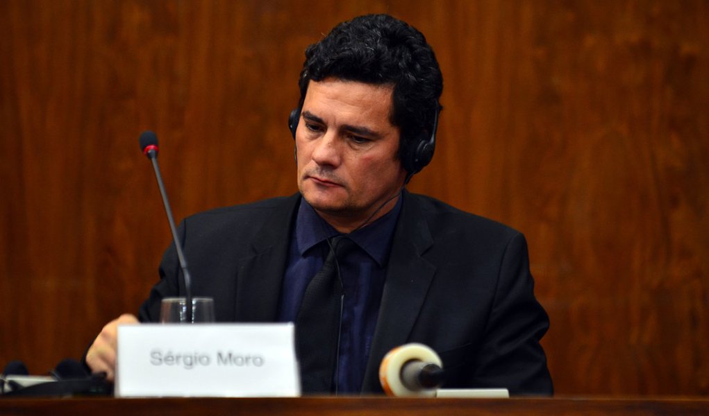São Paulo - O juiz federal Sérgio Moro participa do simpósio Lava Jato e Mãos Limpas, realizado no auditório do Ministério Público Federal (Rovena Rosa/Agência Brasil) (Foto: Alex Solnik) São Paulo - O juiz federal Sérgio Moro participa do simpósio Lava Jato e Mãos Limpas, realizado no auditório do Ministério Público Federal (Rovena Rosa/Agência Brasil)