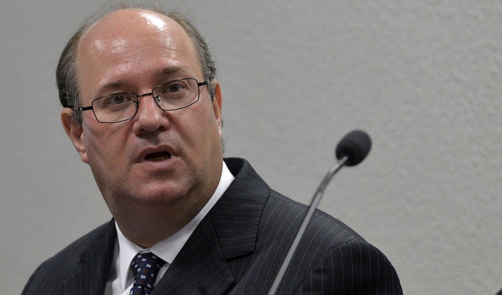 A Comissão de Assuntos Econômicos (CAE) debate, em audiência pública, a economia brasileira, com ênfase nas perspectivas de crescimento sustentado para os próximos anos. Ilan Goldfajn,economistga-chefe do Itaú Unibanco. (Foto: Roberta Namour) A Comissão de Assuntos Econômicos (CAE) debate, em audiência pública, a economia brasileira, com ênfase nas perspectivas de crescimento sustentado para os próximos anos. Ilan Goldfajn,economistga-chefe do Itaú Unibanco.