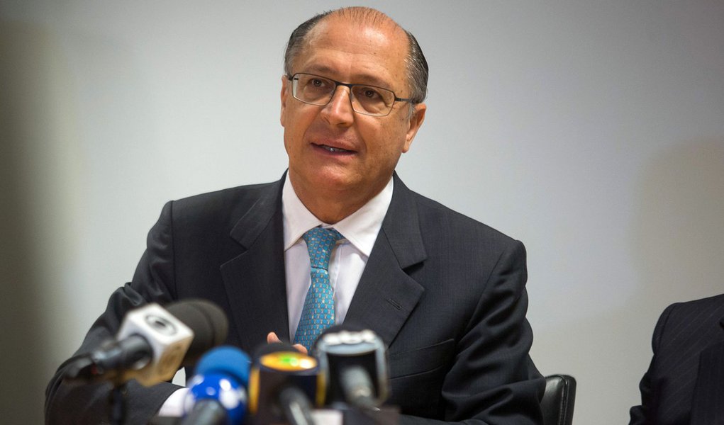 O governador Geraldo Alckmin durante entrevista coletiva na OECD em Paris apos apresenta‹o da cidade de Sao Paulo para receber a Expo 2020. DATA: 12/06/2013 LOCAL: Paris/França FOTO: MASTRANGELO REINO/A2 FOTOGRAFIA (Foto: Giuliana Miranda) O governador Geraldo Alckmin durante entrevista coletiva na OECD em Paris apos apresenta‹o da cidade de Sao Paulo para receber a Expo 2020. DATA: 12/06/2013 LOCAL: Paris/França FOTO: MASTRANGELO REINO/A2 FOTOGRAFIA