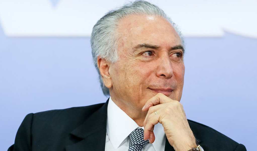 Brasília - DF, 14/09/2016. Presidente Michel Temer durante cerimônia de Posse da Senhora Grace Maria Fernandes Mendonça no cargo de Advogada-Geral da União. Foto: Beto Barata/PR (Foto: Chico Vigilante) Brasília - DF, 14/09/2016. Presidente Michel Temer durante cerimônia de Posse da Senhora Grace Maria Fernandes Mendonça no cargo de Advogada-Geral da União. Foto: Beto Barata/PR